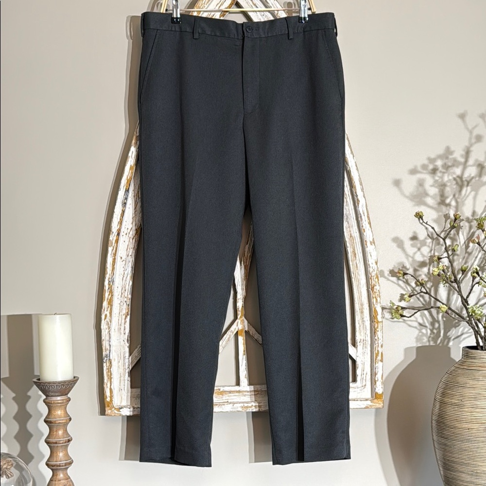 Men’s Van Heusen Charcoal Dress Pants Classic Style